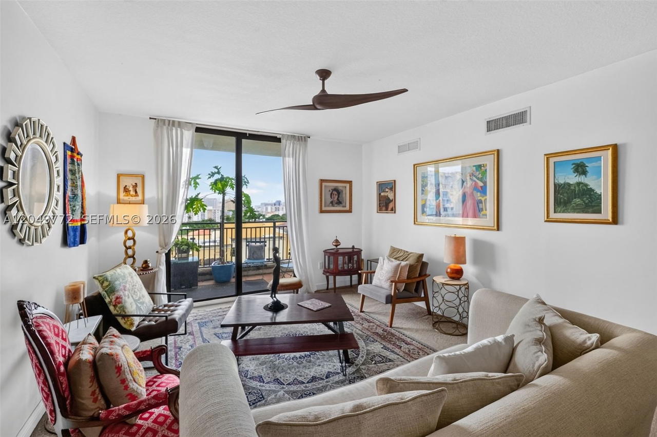 Real estate property located at 888 Douglas #806, Miami-dade, Puerta De Palmas Condo, Coral Gables, FL