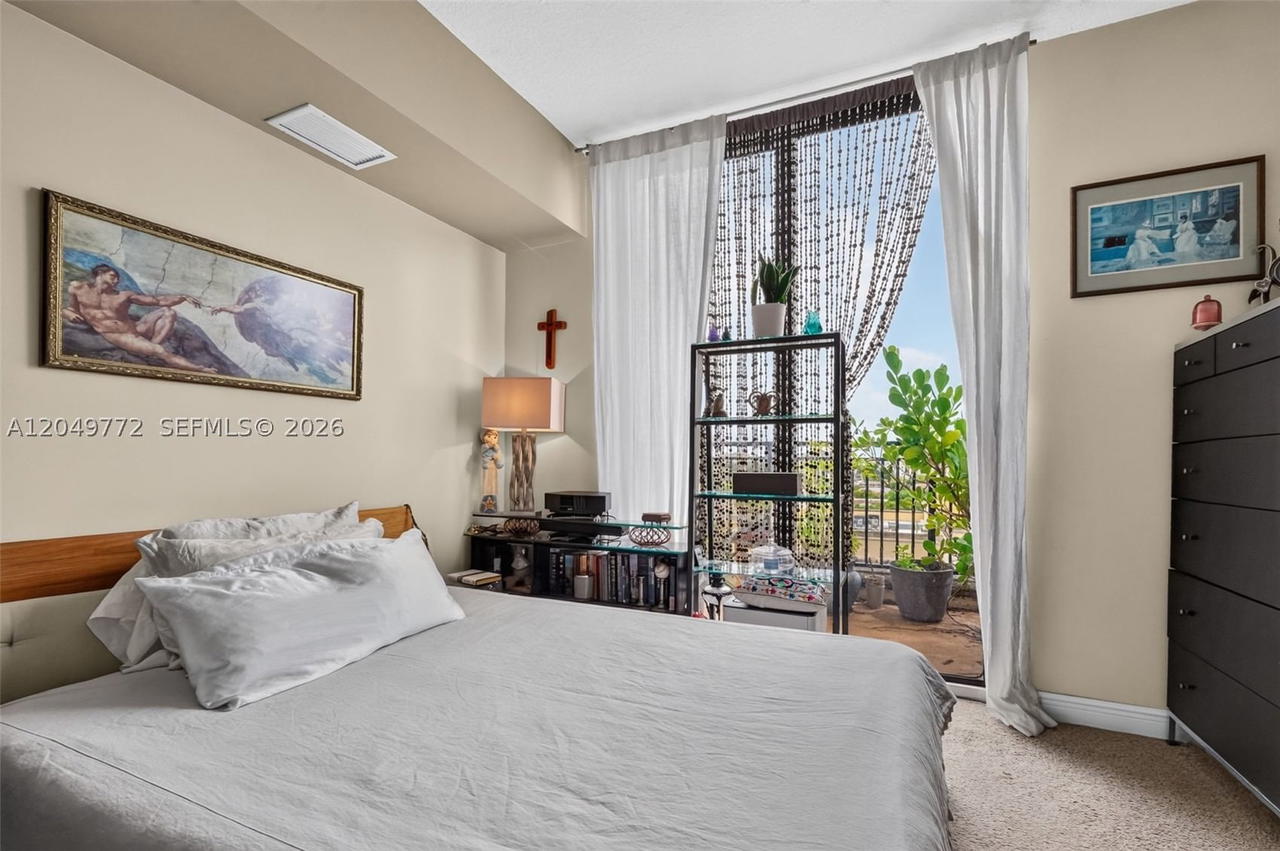 Real estate property located at 888 Douglas #806, Miami-dade, Puerta De Palmas Condo, Coral Gables, FL