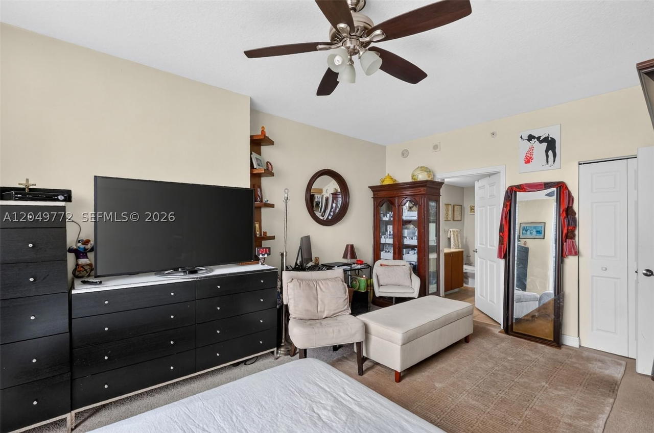 Real estate property located at 888 Douglas #806, Miami-dade, Puerta De Palmas Condo, Coral Gables, FL