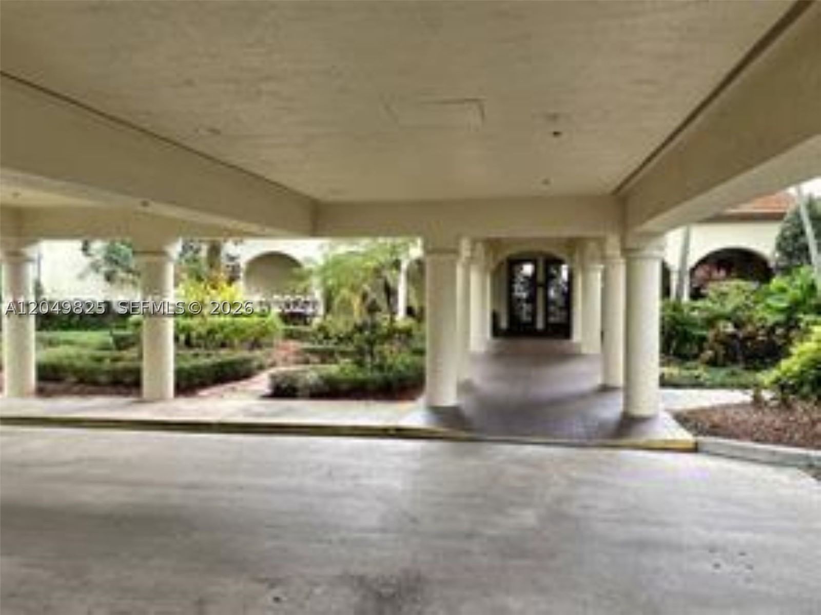 Real estate property located at 9441 Live Oak Pl #209, Broward, Live Oak Condo Eleven, Davie, FL