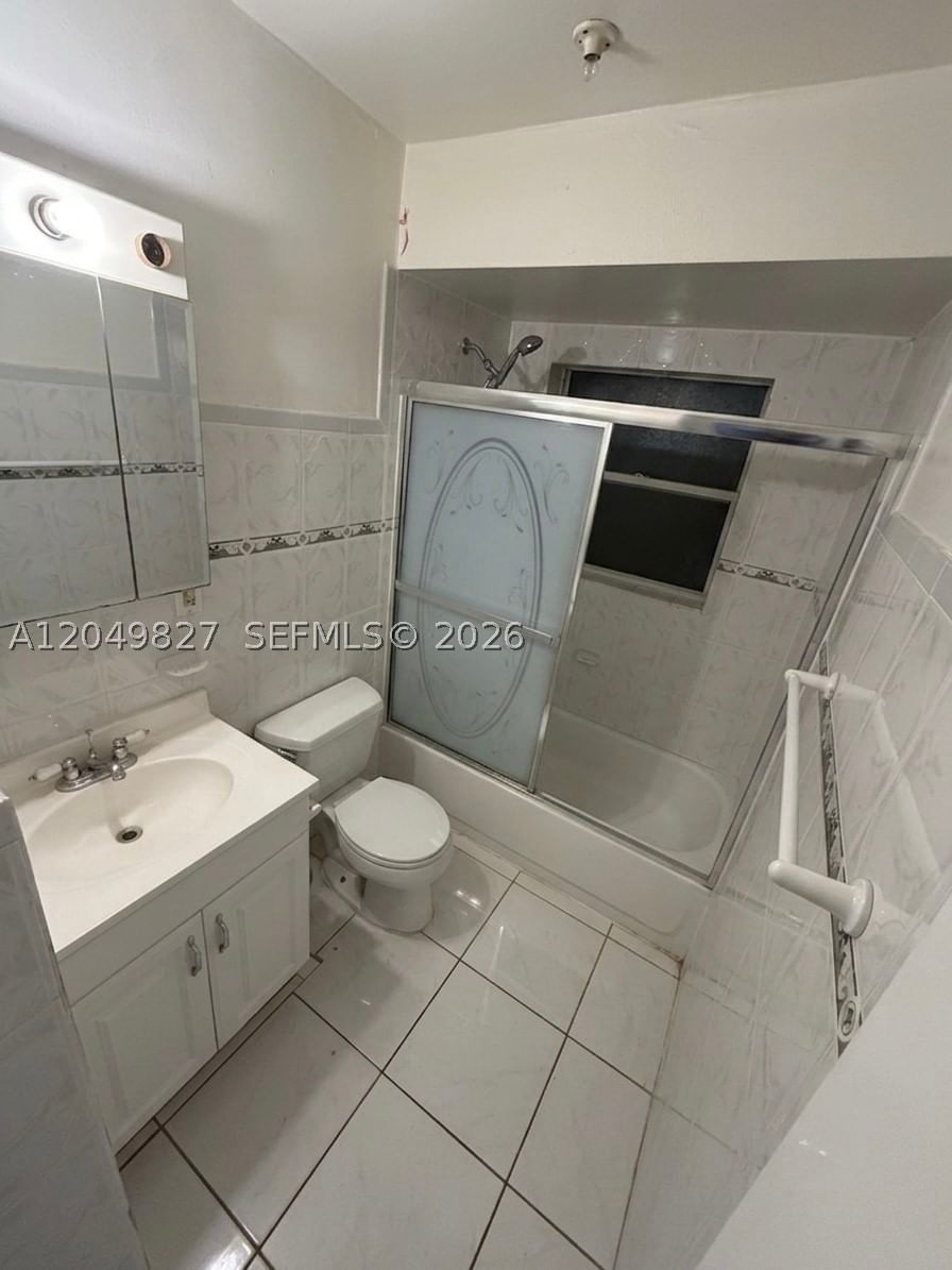 Real estate property located at 3851 210th Ter, Miami-dade, Vista Verde Sec 2, Miami Gardens, FL