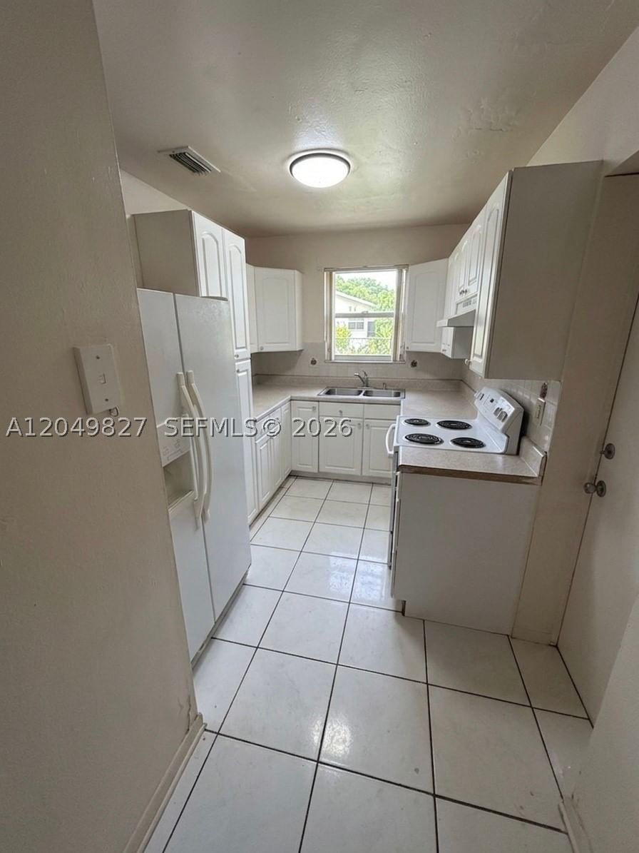 Real estate property located at 3851 210th Ter, Miami-dade, Vista Verde Sec 2, Miami Gardens, FL