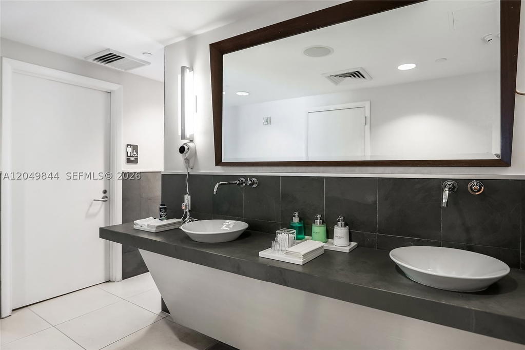 Real estate property located at 17001 Collins Ave #1401, Miami-dade, Jade Beach Condo, Sunny Isles Beach, FL