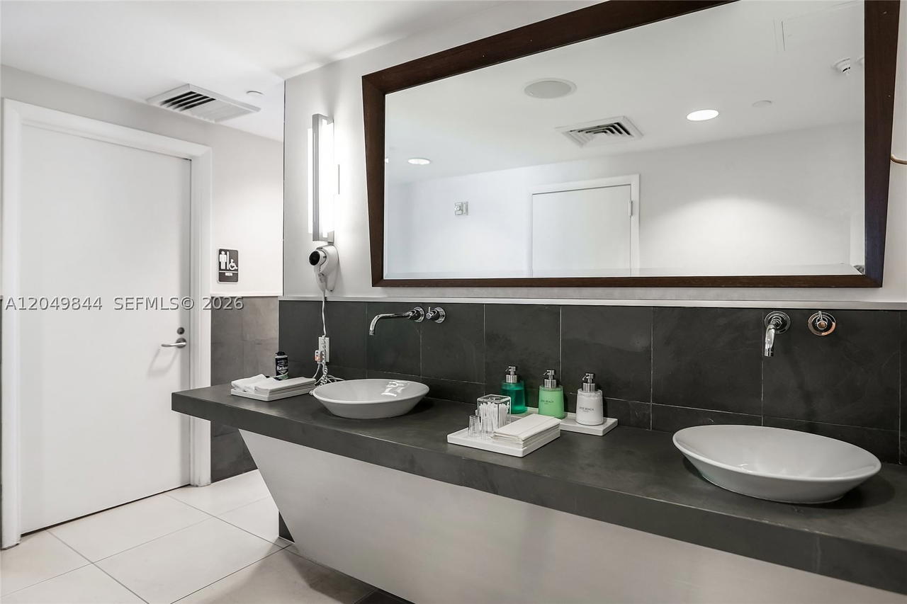 Real estate property located at 17001 Collins Ave #1401, Miami-dade, Jade Beach Condo, Sunny Isles Beach, FL