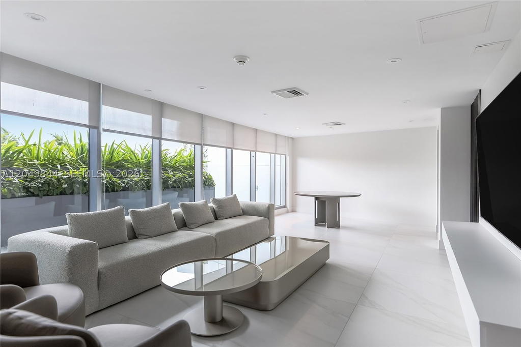 Real estate property located at 17001 Collins Ave #1401, Miami-dade, Jade Beach Condo, Sunny Isles Beach, FL