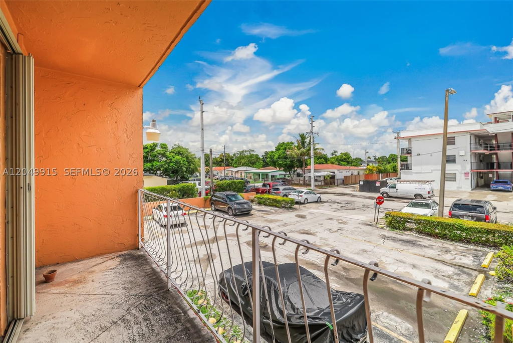 Real estate property located at 6200 Flagler St #208, Miami-dade, Fair Lawn, Miami, FL