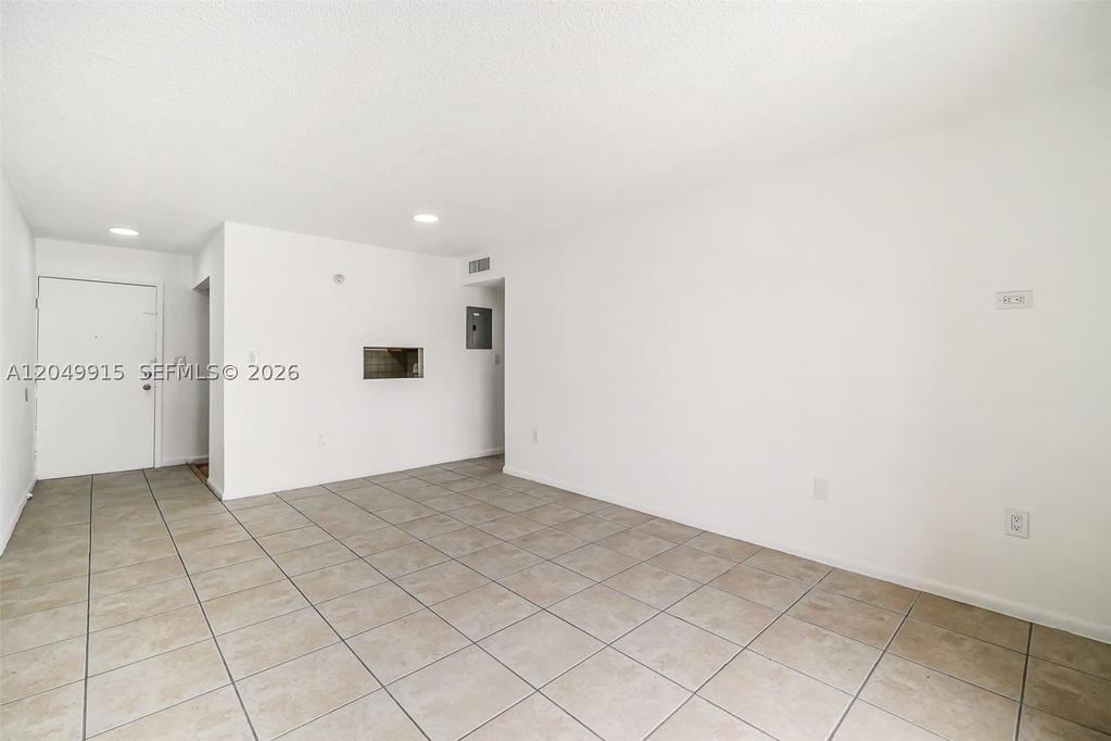 Real estate property located at 6200 Flagler St #208, Miami-dade, Fair Lawn, Miami, FL