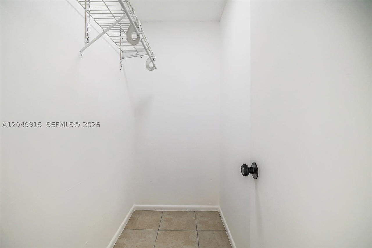 Real estate property located at 6200 Flagler St #208, Miami-dade, Fair Lawn, Miami, FL
