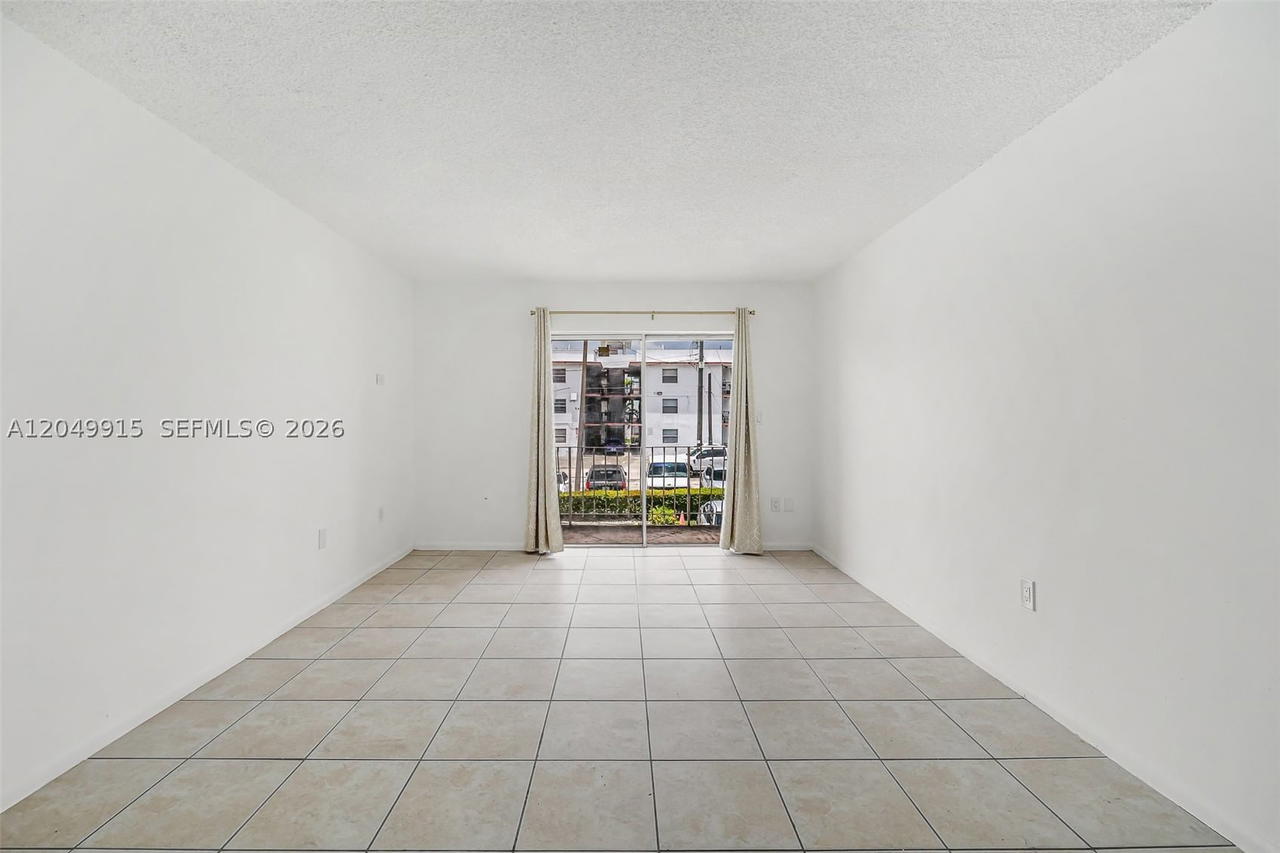 Real estate property located at 6200 Flagler St #208, Miami-dade, Fair Lawn, Miami, FL