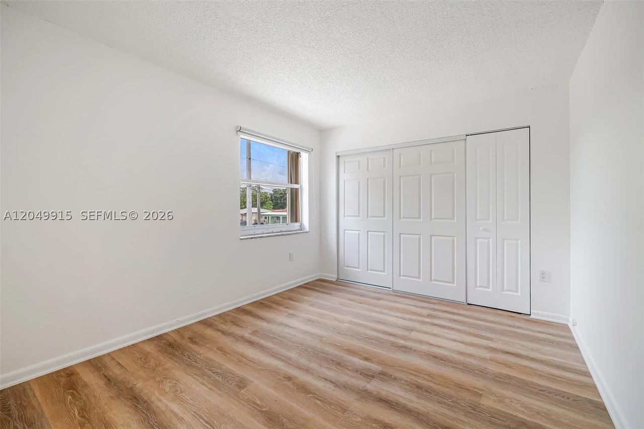 Real estate property located at 6200 Flagler St #208, Miami-dade, Fair Lawn, Miami, FL