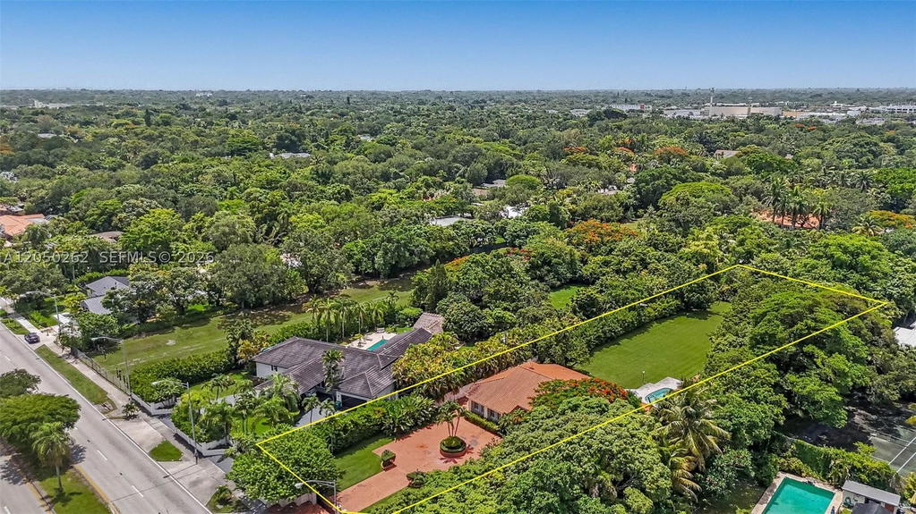 Real estate property located at 7030 72nd Street, Miami-dade, Sunswept Groves, Miami, FL