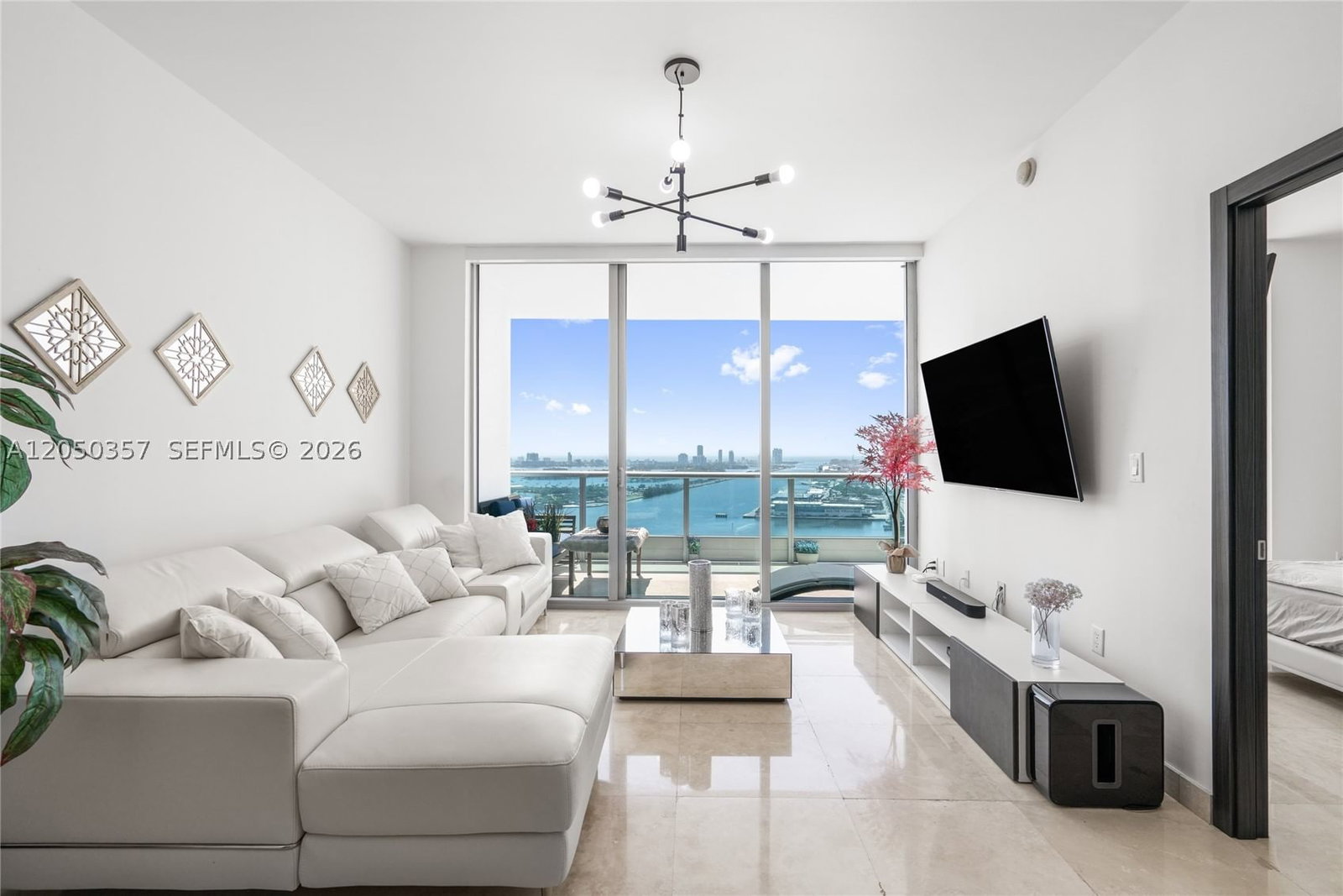 Real estate property located at 900 Biscayne Blvd #3704, Miami-dade, 900 Biscayne Bay Condo, Miami, FL