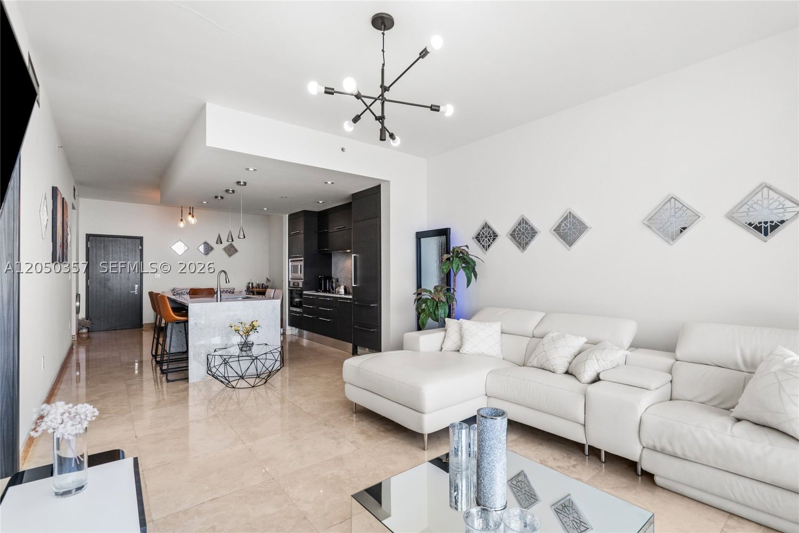 Real estate property located at 900 Biscayne Blvd #3704, Miami-dade, 900 Biscayne Bay Condo, Miami, FL