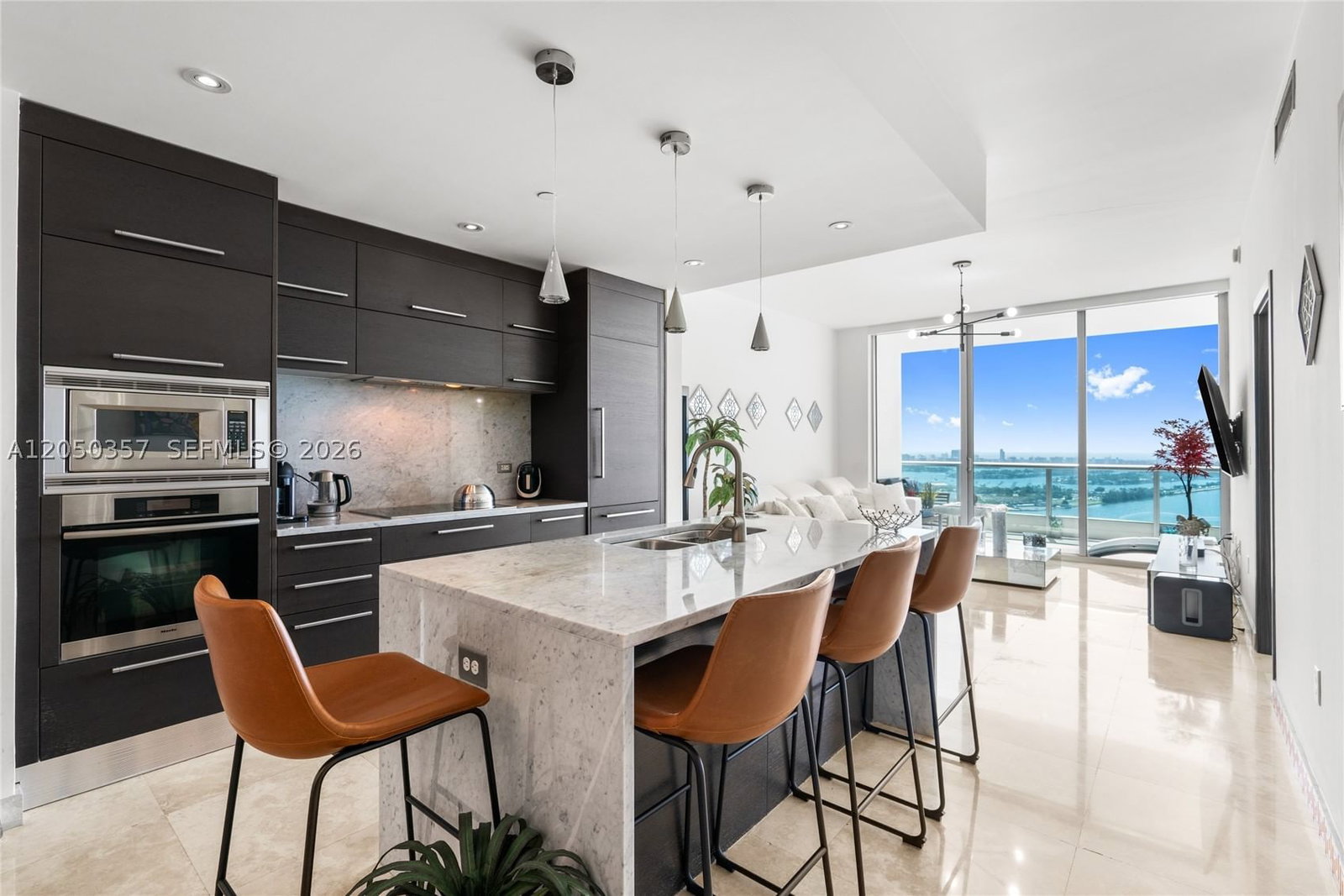 Real estate property located at 900 Biscayne Blvd #3704, Miami-dade, 900 Biscayne Bay Condo, Miami, FL