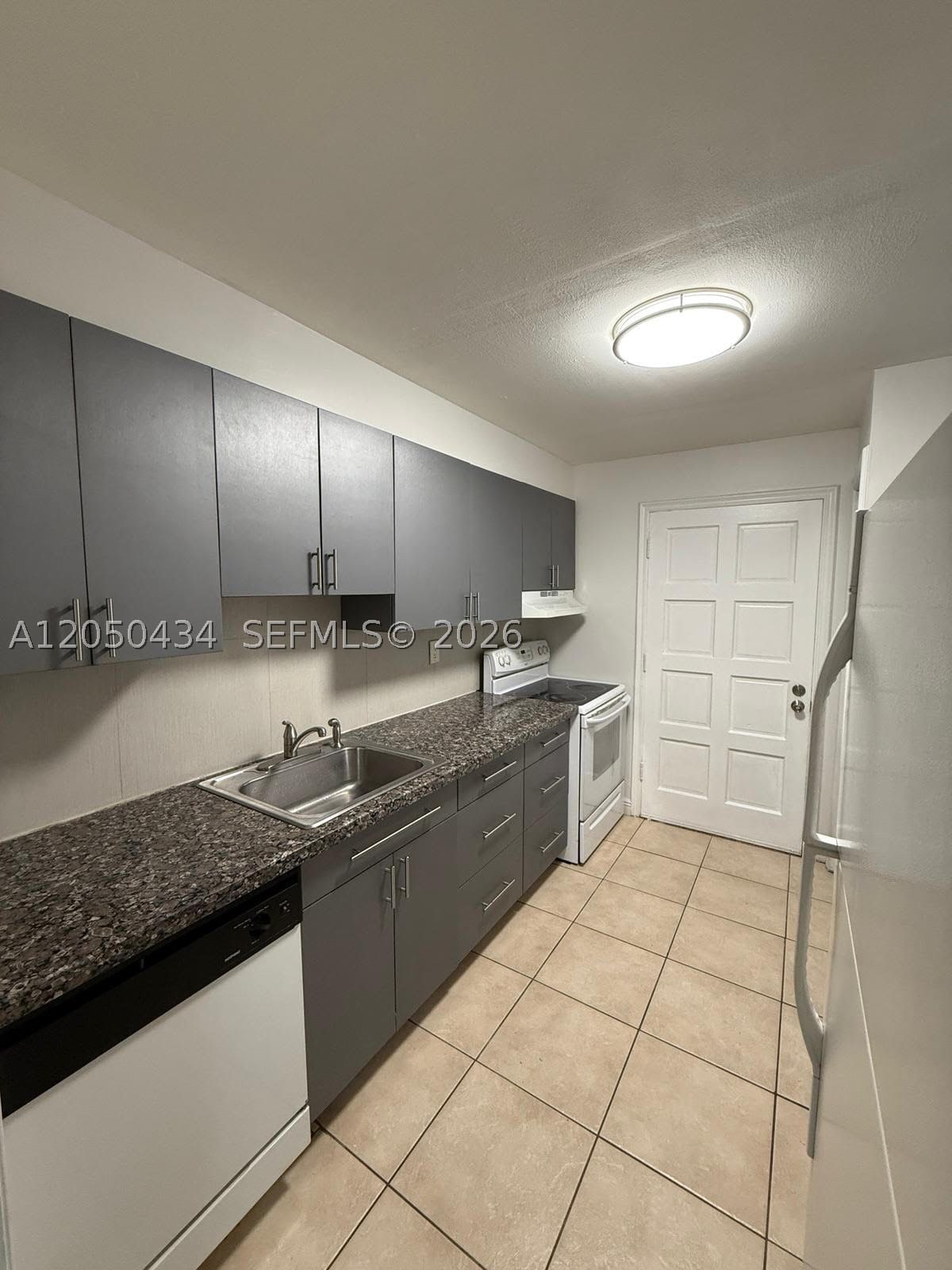 Real estate property located at 8600 109th Ave #4-112, Miami-dade, Courtyards At Kendall Con, Miami, FL