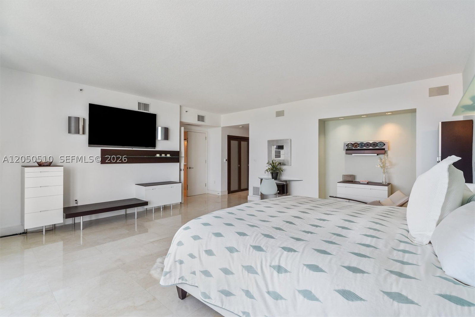 Real estate property located at 3055 Harbor Dr #1202, Broward, Harbourage Place Condo, Fort Lauderdale, FL
