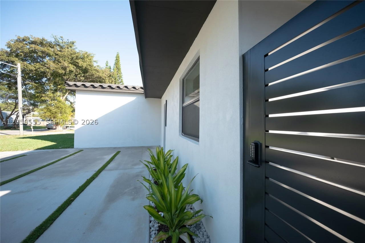 Real estate property located at 15411 10th Ave, Miami-dade, Breezeswept Heights, North Miami Beach, FL
