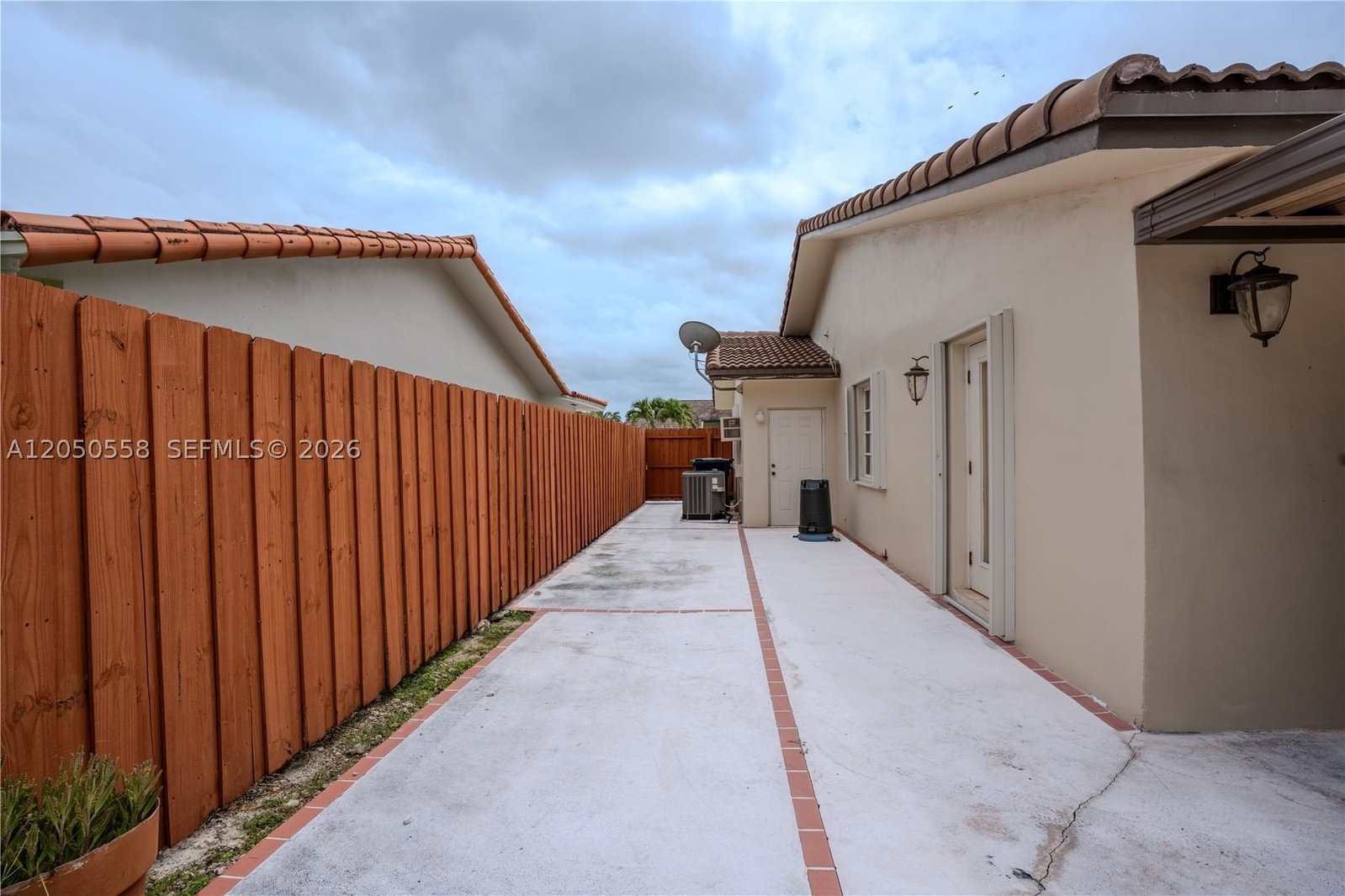 Real estate property located at 2431 124th Ave, Miami-dade, International Gardens Sec, Miami, FL