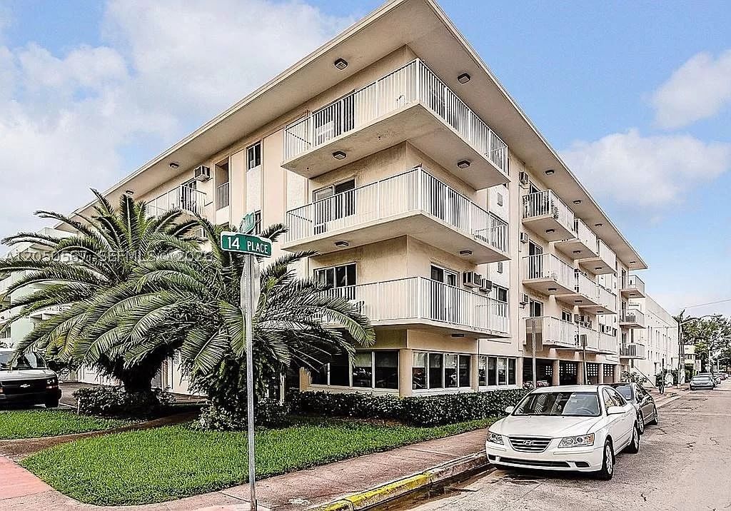 Real estate property located at 1420 Pennsylvania Ave #210, Miami-dade, Penn Manor Condo, Miami Beach, FL