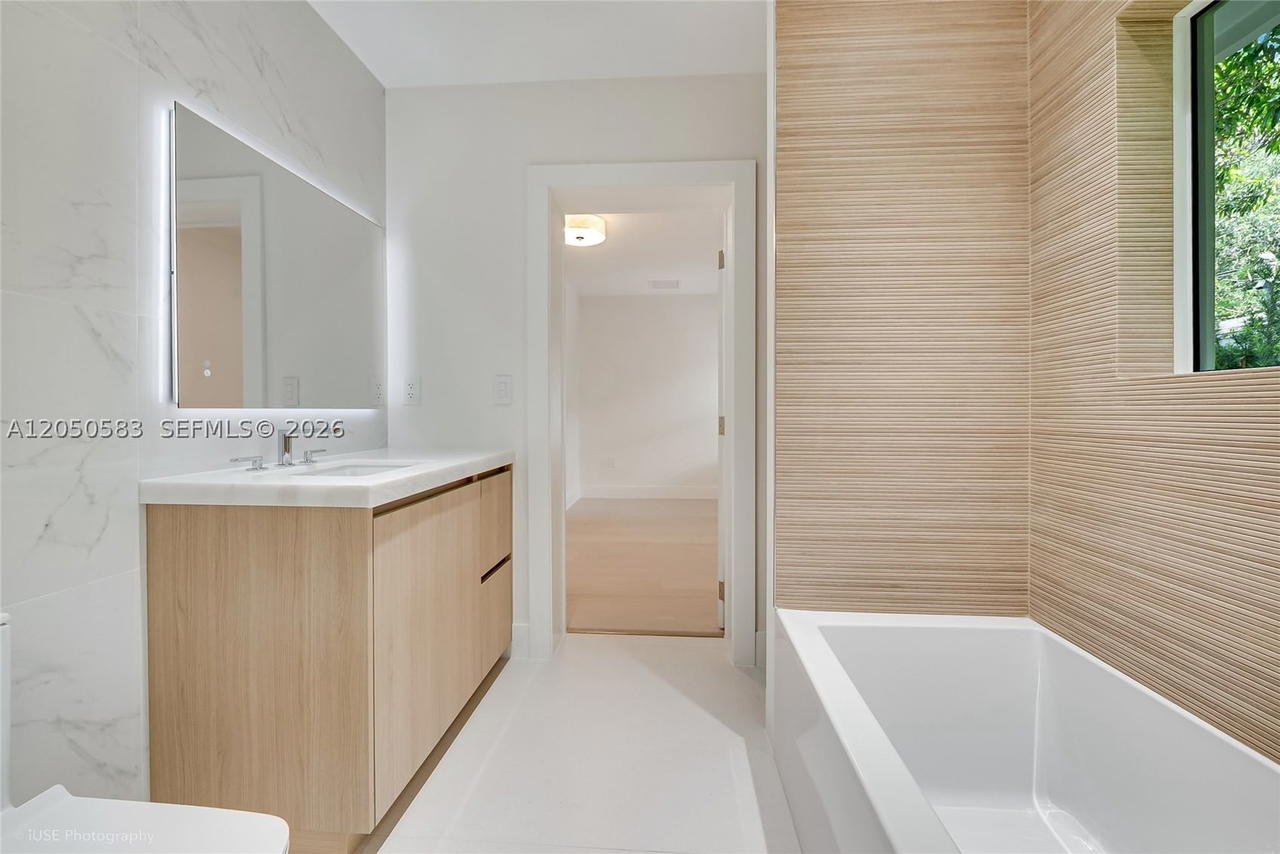 Real estate property located at 7107 63rd Ave, Miami-dade, Royal Palm Villas, South Miami, FL