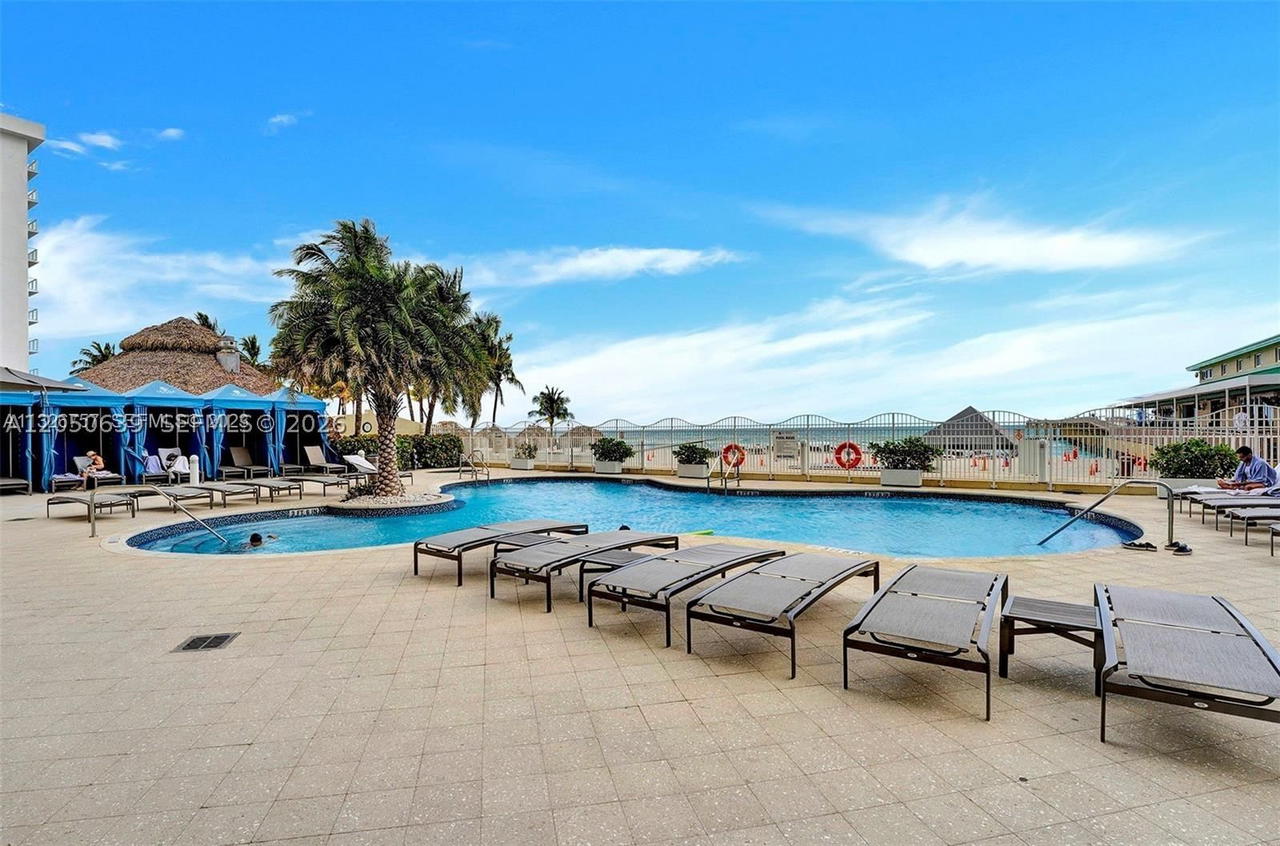 Real estate property located at 16699 Collins Ave #1605, Miami-dade, La Perla Condo, Sunny Isles Beach, FL