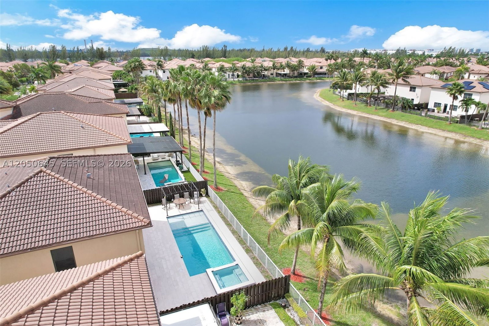 Real estate property located at 8910 98th Ct, Miami-dade, Doral Breeze, Doral, FL