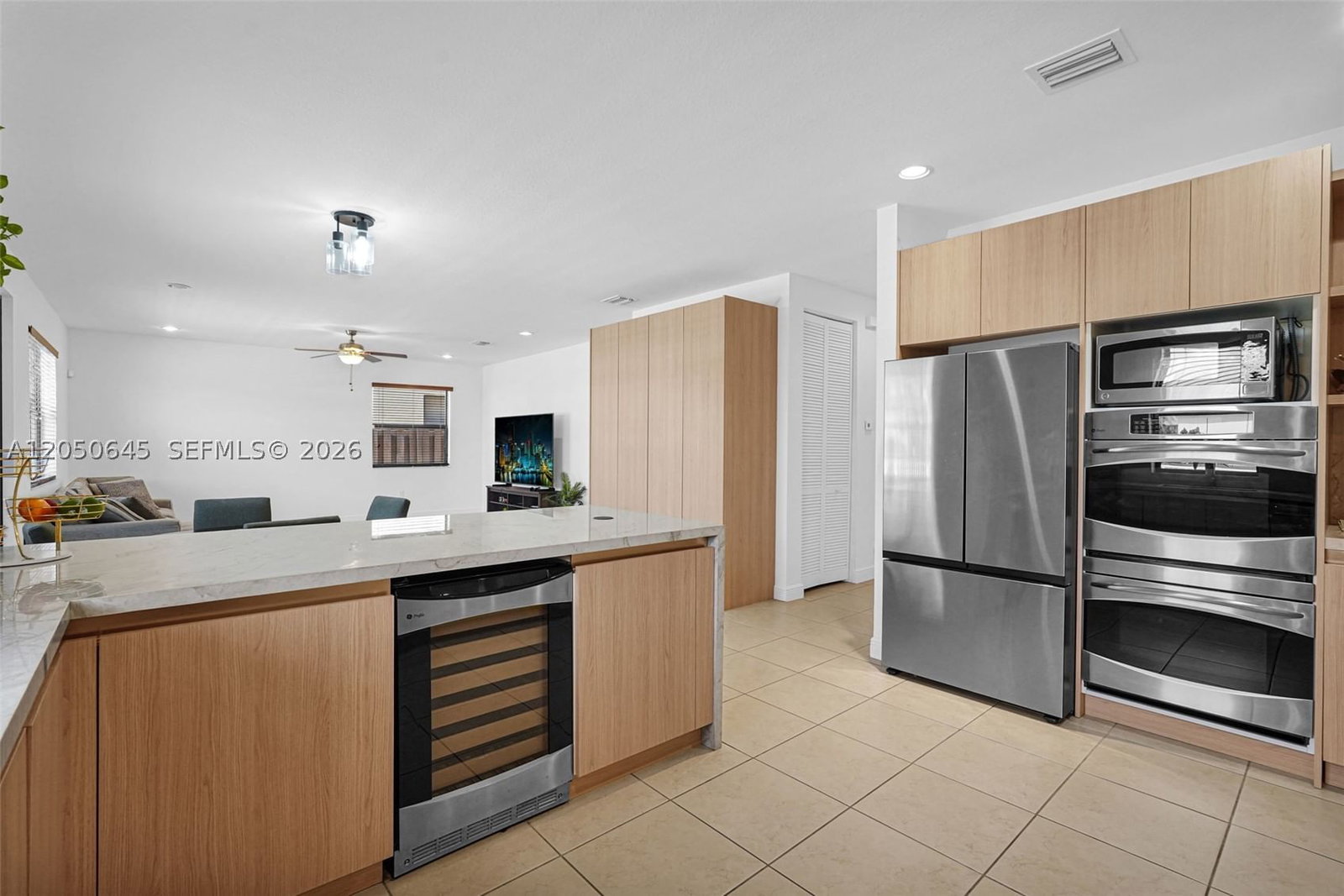 Real estate property located at 8910 98th Ct, Miami-dade, Doral Breeze, Doral, FL
