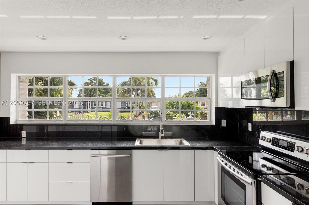 Real estate property located at 19522 37th Ct, Miami-dade, Carol City 2nd Addn, Miami Gardens, FL