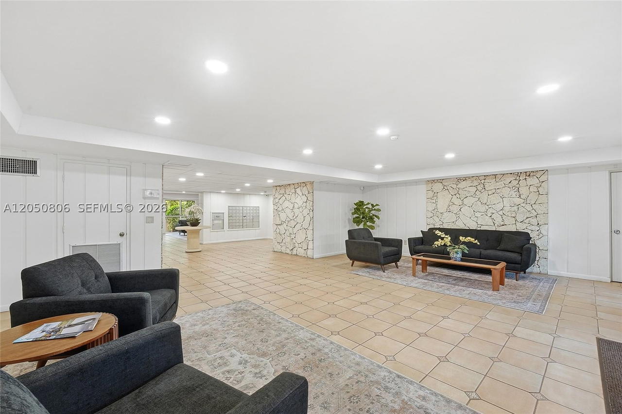 Real estate property located at 1205 Mariposa Ave #403, Miami-dade, Villa Capri Condo, Coral Gables, FL