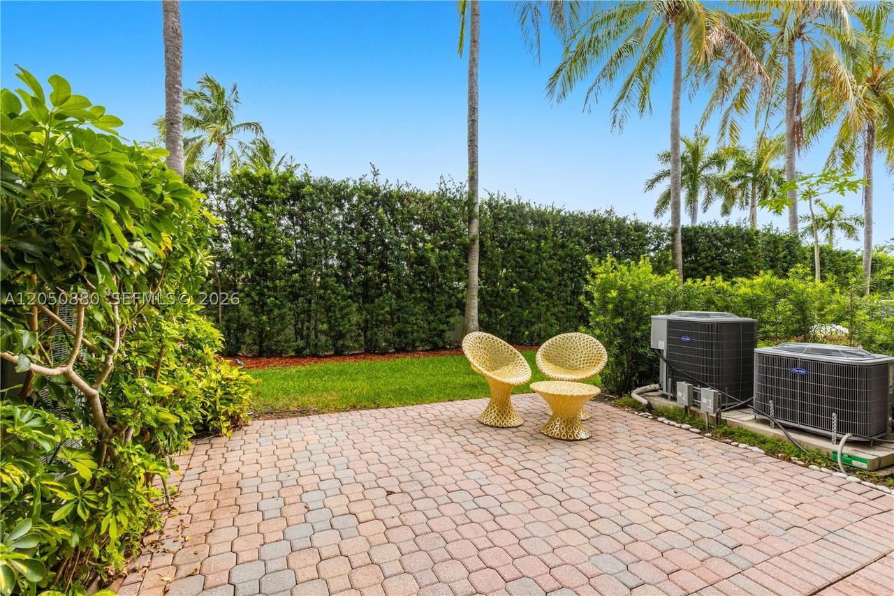 Real estate property located at 21399 Marina Cove Cir M-15, Miami-dade, Marina Cove At Harbor Vil, Aventura, FL