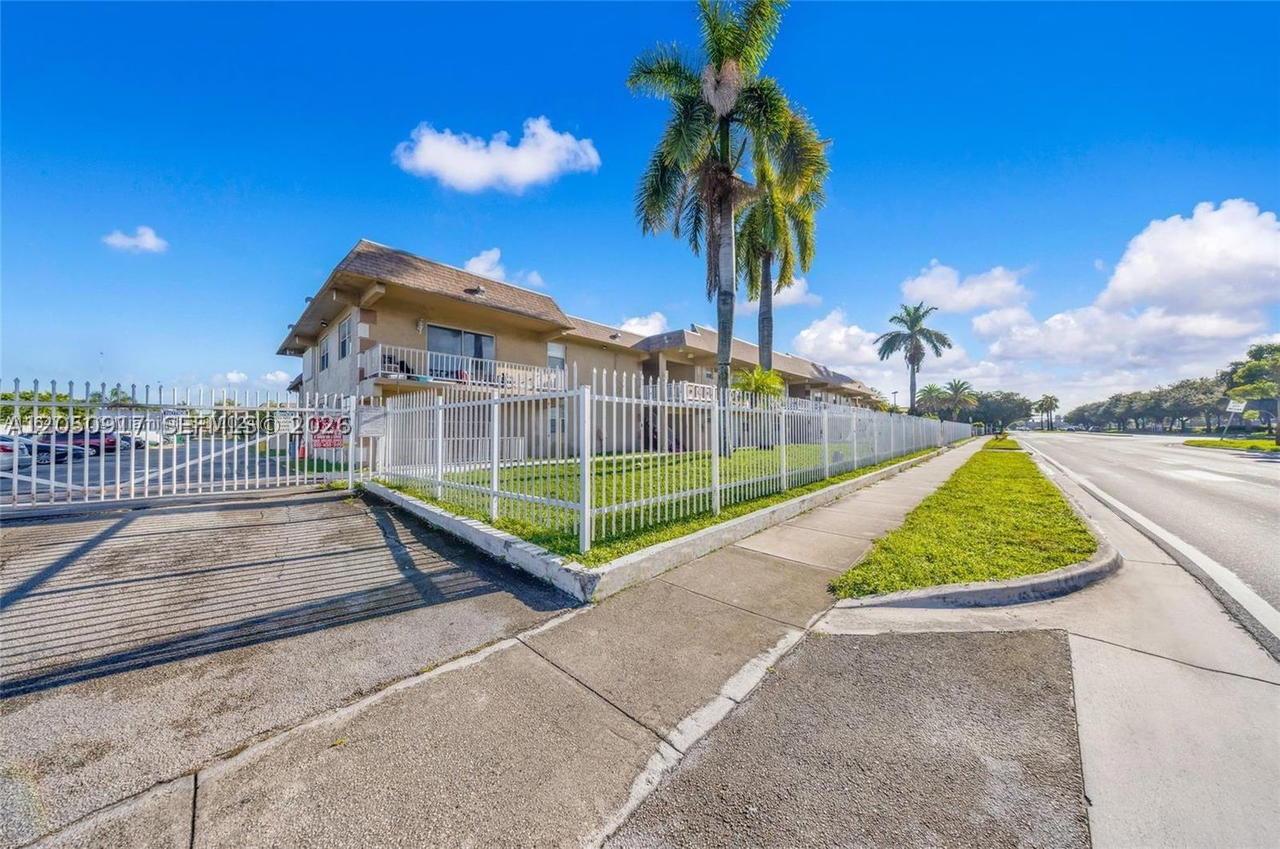Real estate property located at 505 177th St #111, Miami-dade, New World Condo Apts Iv, Miami Gardens, FL