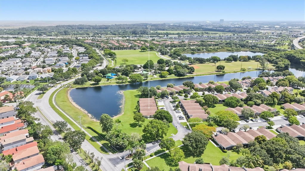 Real estate property located at 502 Woodgate Cir B, Broward, Woodgate Condominium 42, Sunrise, FL