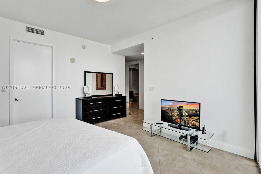 Real estate property located at 18201 Collins Ave #4705, Miami-dade, Trump Royale Condo, Sunny Isles Beach, FL