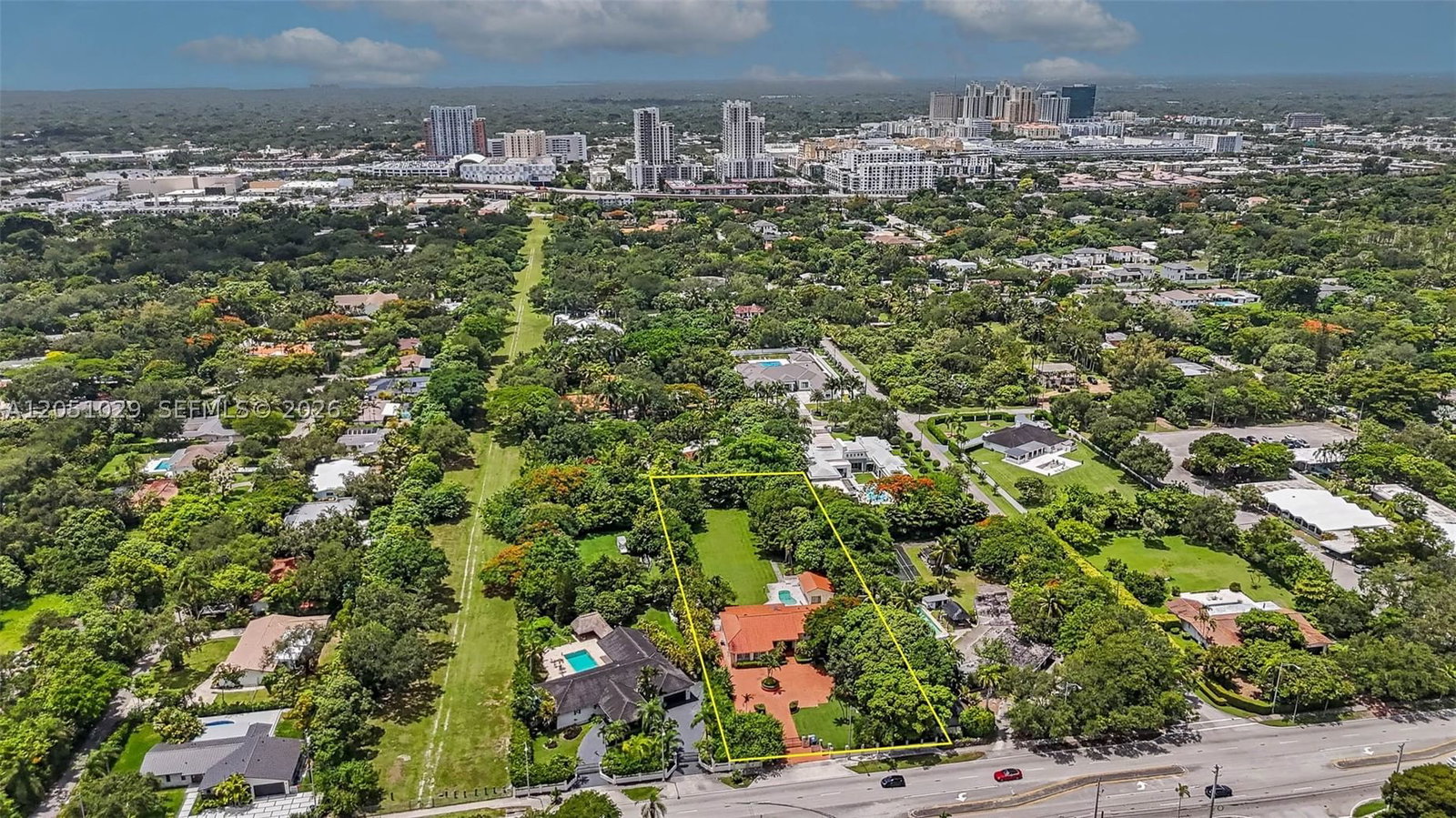 Real estate property located at 7030 Sunset Dr, Miami-dade, Sunswept Groves, Miami, FL