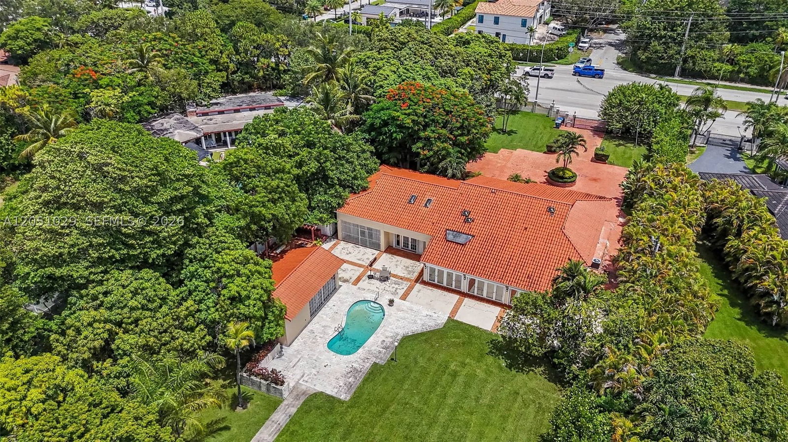 Real estate property located at 7030 Sunset Dr, Miami-dade, Sunswept Groves, Miami, FL