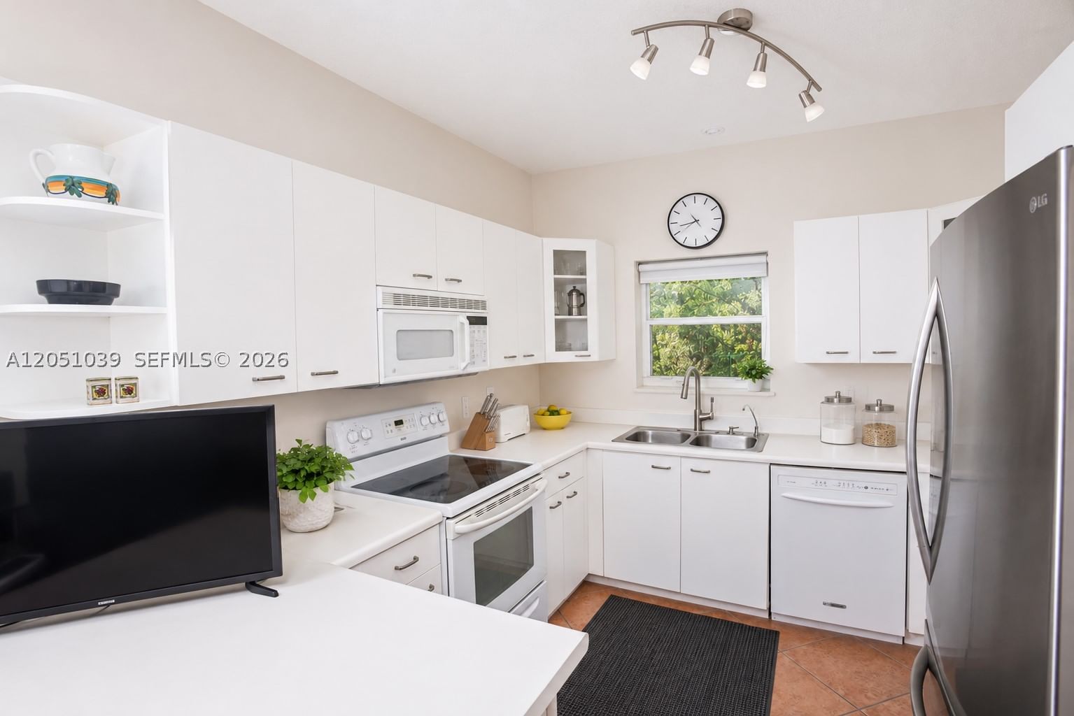 Real estate property located at 1115 Weeping Willow Way, Broward, West Lake Village Plat, Hollywood, FL