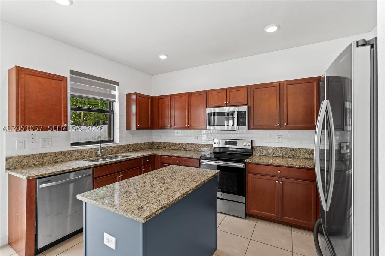 Real estate property located at 3573 93rd Pl, Miami-dade, Bonterra, Hialeah, FL