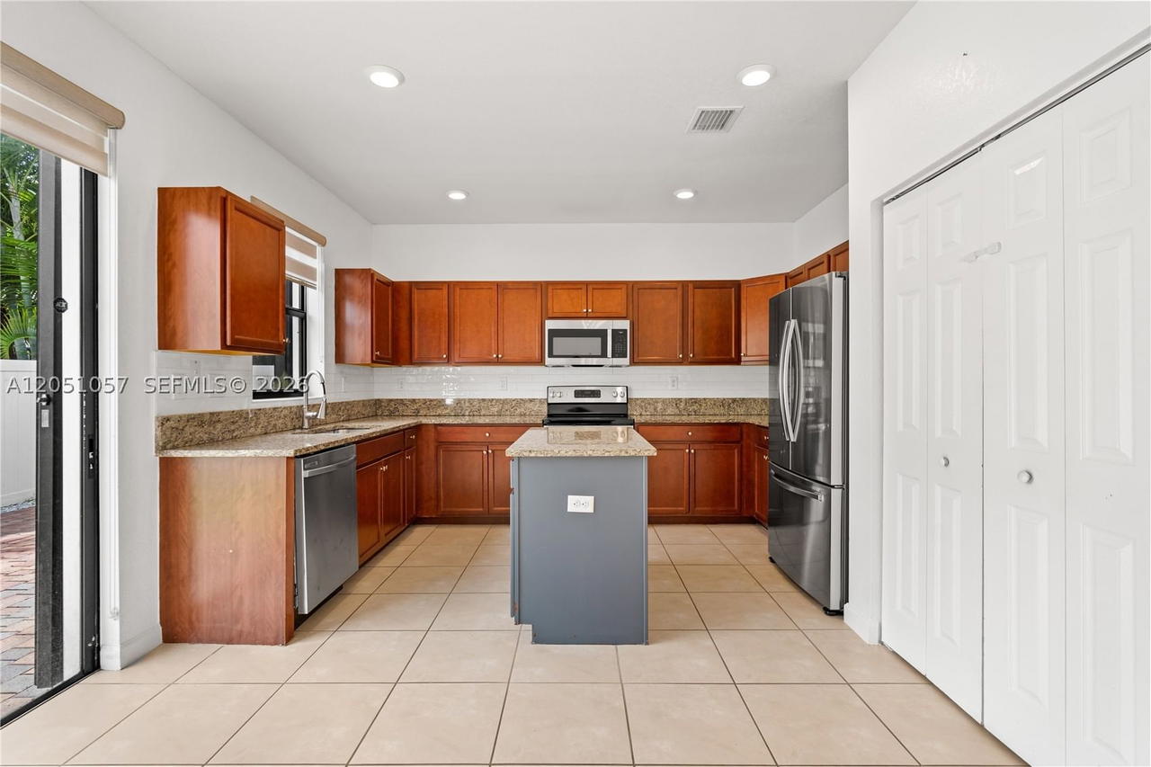 Real estate property located at 3573 93rd Pl, Miami-dade, Bonterra, Hialeah, FL