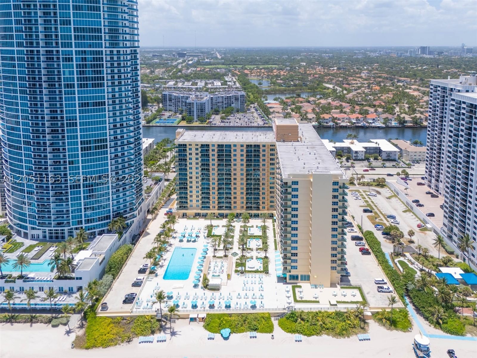 Real estate property located at 2501 Ocean Dr #828, Broward, Wave Condo, Hollywood, FL