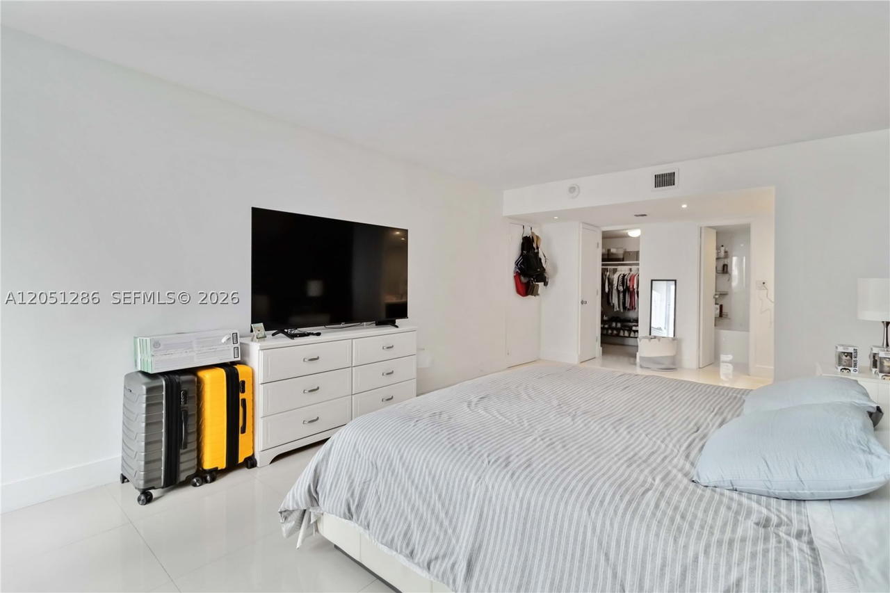 Real estate property located at 100 Bayview Dr #2014, Miami-dade, Arlen House East Condo, Sunny Isles Beach, FL
