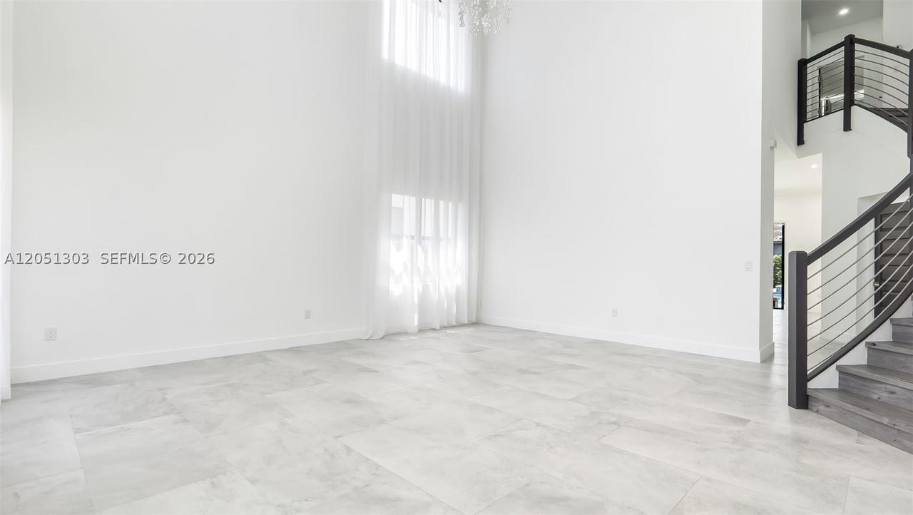 Real estate property located at 8900 161st Ter, Miami-dade, Dunnwoody Lake, Miami Lakes, FL