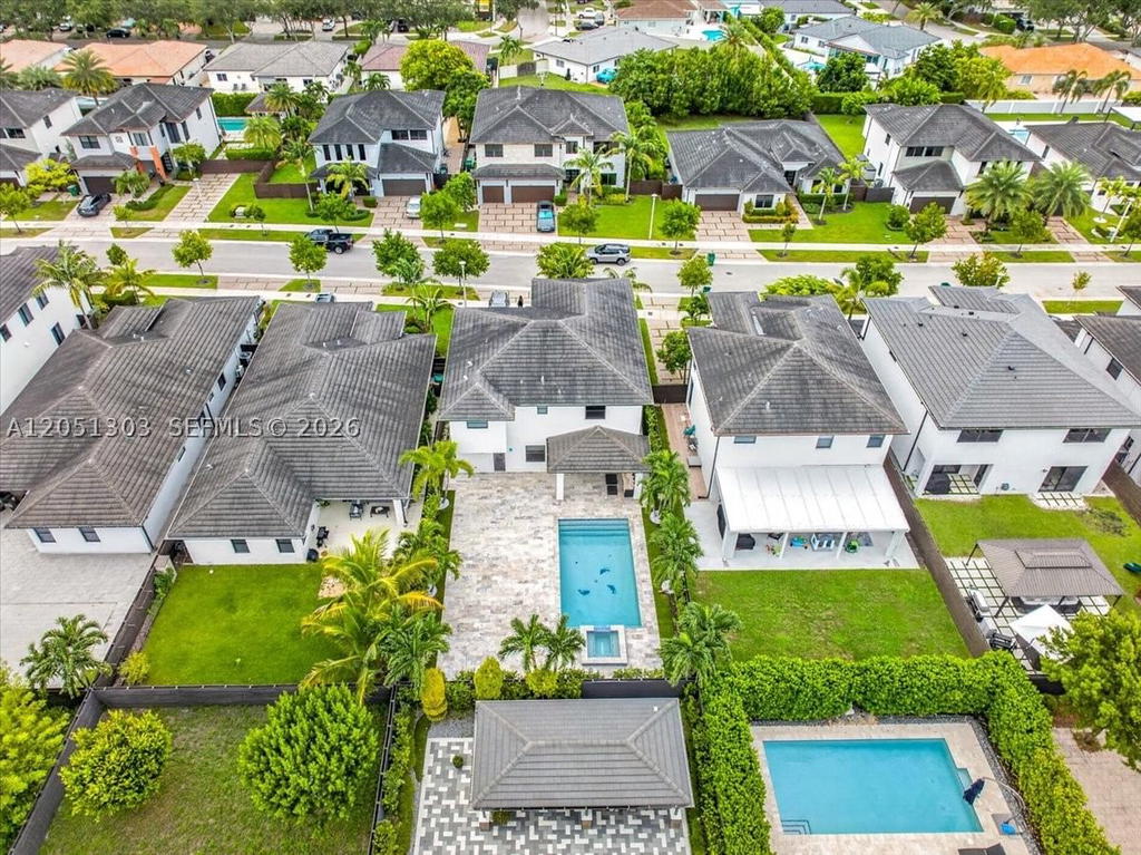Real estate property located at 8900 161st Ter, Miami-dade, Dunnwoody Lake, Miami Lakes, FL