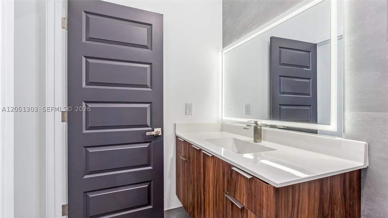 Real estate property located at 8900 161st Ter, Miami-dade, Dunnwoody Lake, Miami Lakes, FL
