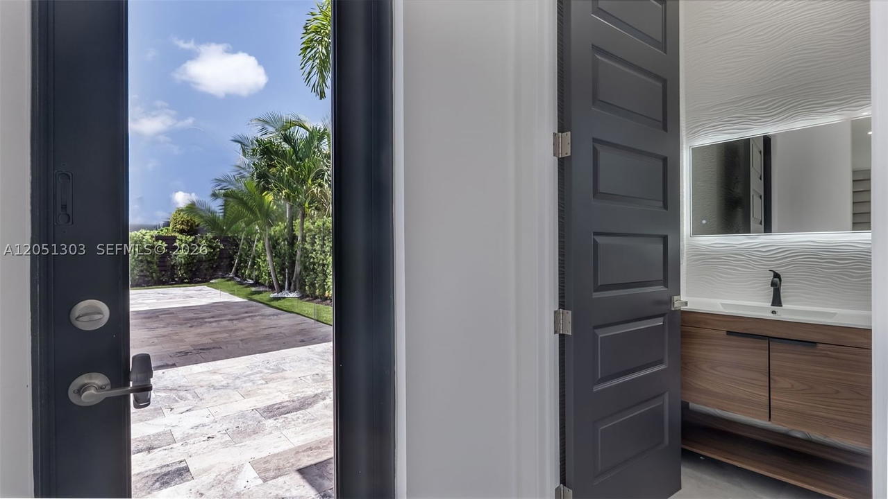 Real estate property located at 8900 161st Ter, Miami-dade, Dunnwoody Lake, Miami Lakes, FL