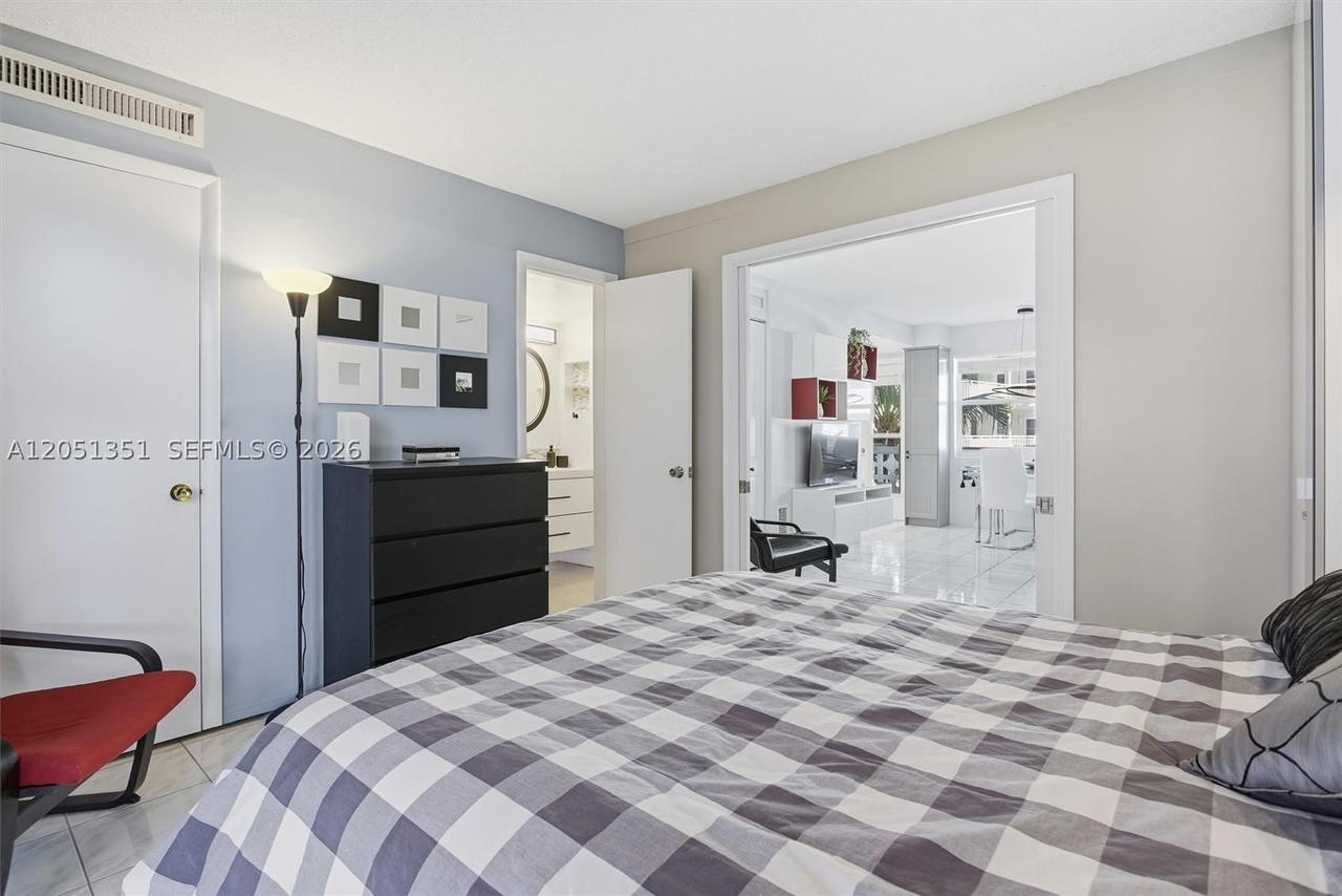 Real estate property located at 3133 Ocean Dr #218, Broward, Ambassador South Co-op, Hallandale Beach, FL