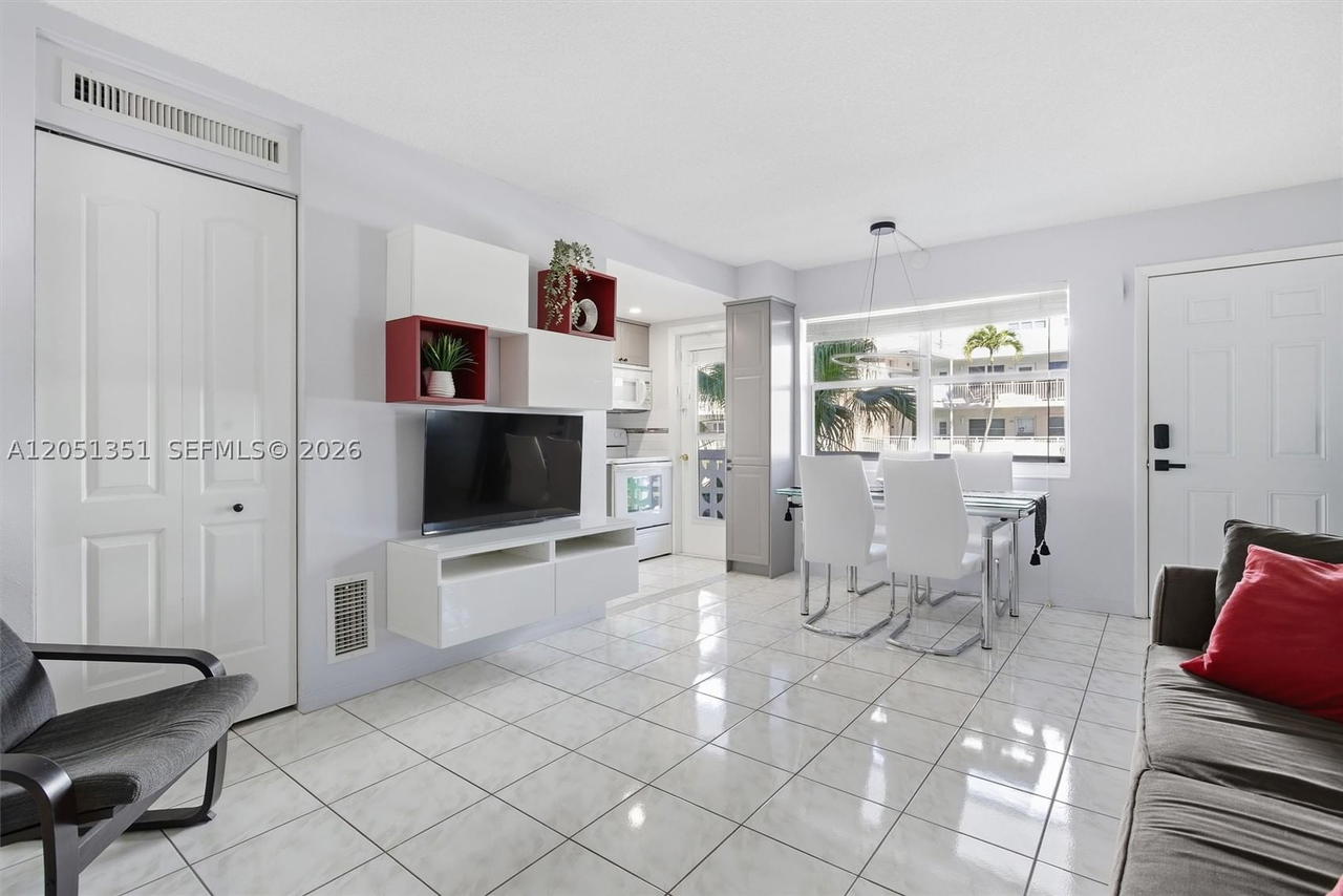 Real estate property located at 3133 Ocean Dr #218, Broward, Ambassador South Co-op, Hallandale Beach, FL
