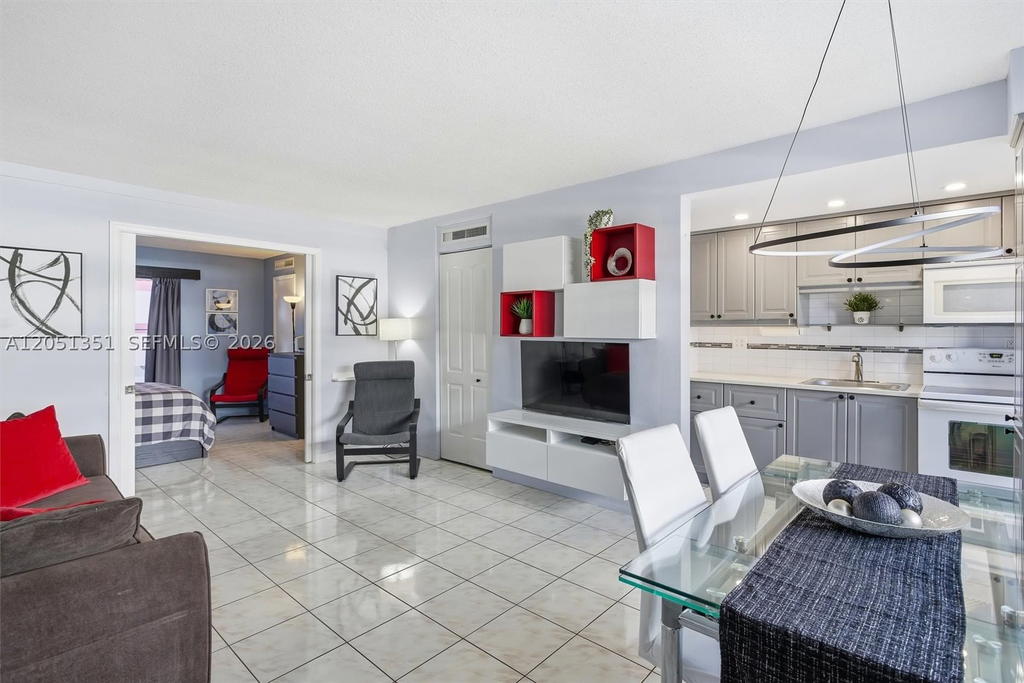 Real estate property located at 3133 Ocean Dr #218, Broward, Ambassador South Co-op, Hallandale Beach, FL