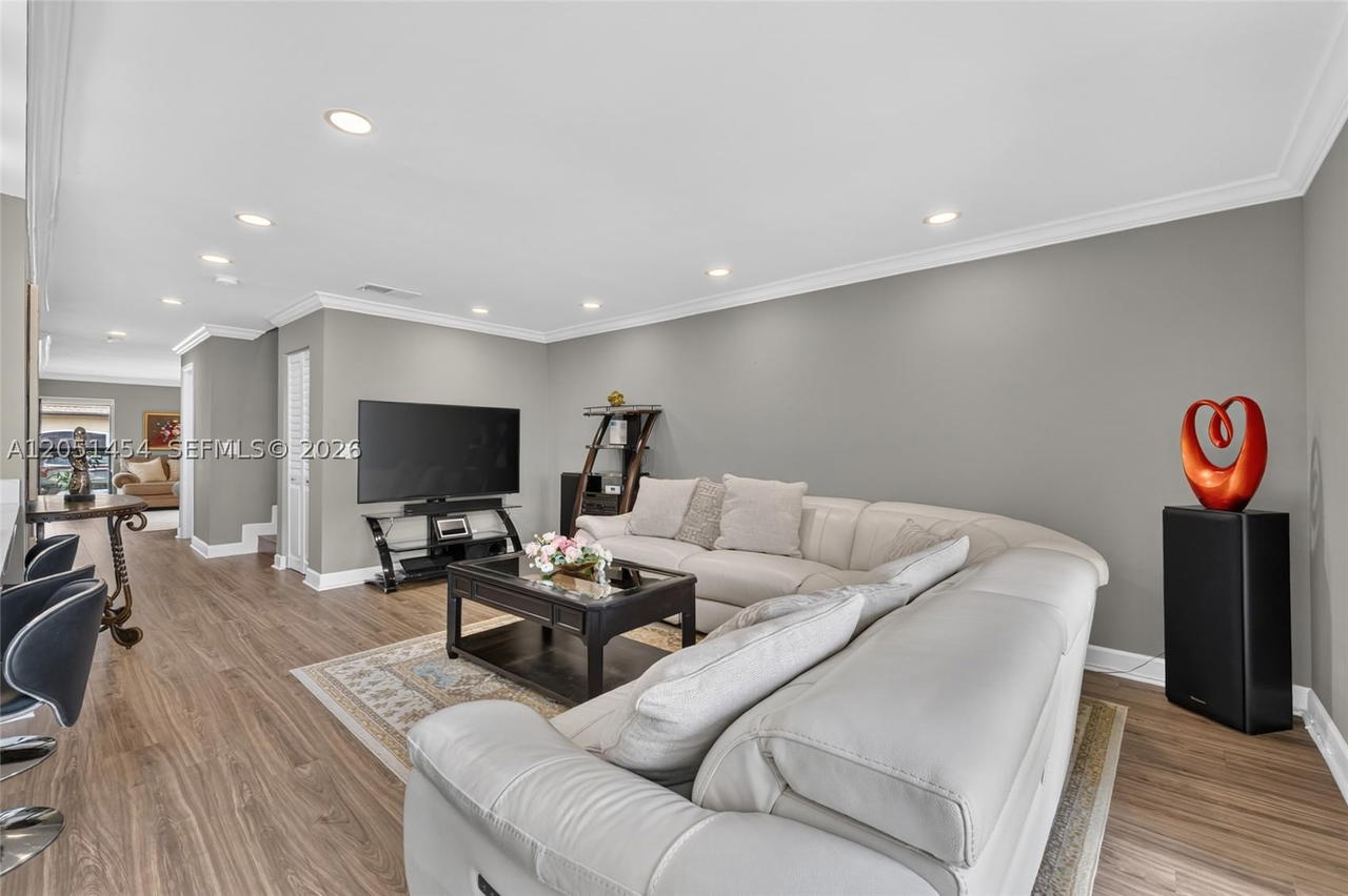 Real estate property located at 9260 16th St #9260, Broward, Everglades Sugar & Land C, Pembroke Pines, FL