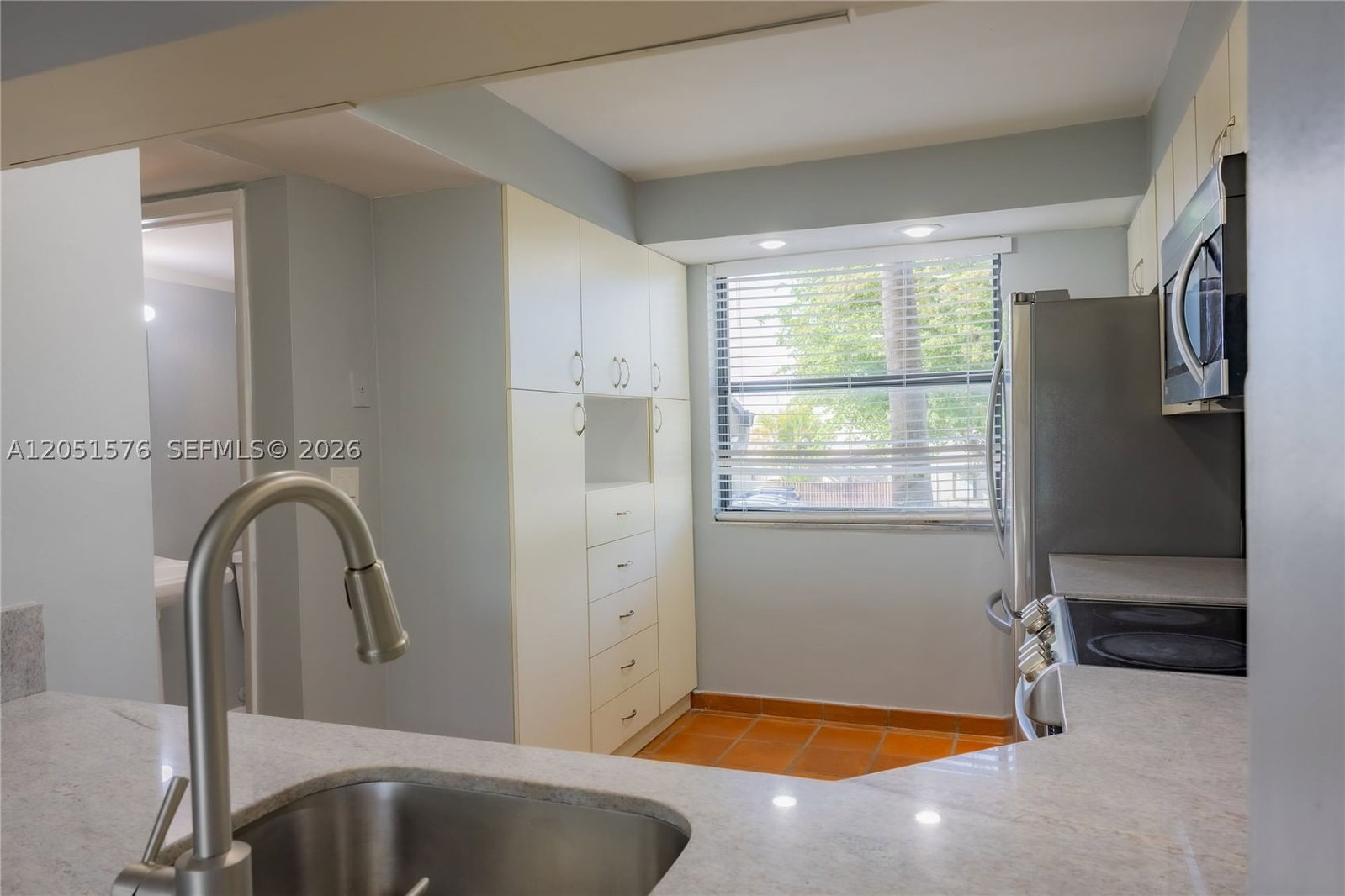 Real estate property located at 10000 9th St Cir #21, Miami-dade, Indian Lake Village Ii Co, Miami, FL