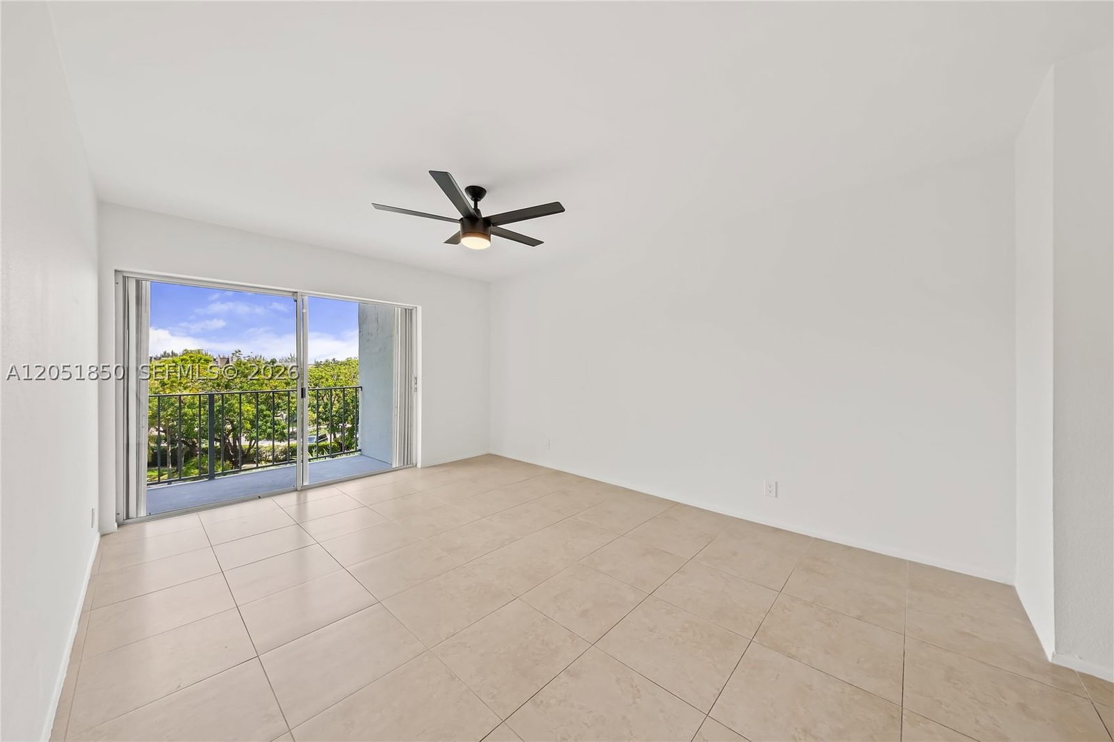 Real estate property located at 7900 Camino Cir #406, Miami-dade, Camino Circle Condo, Miami, FL